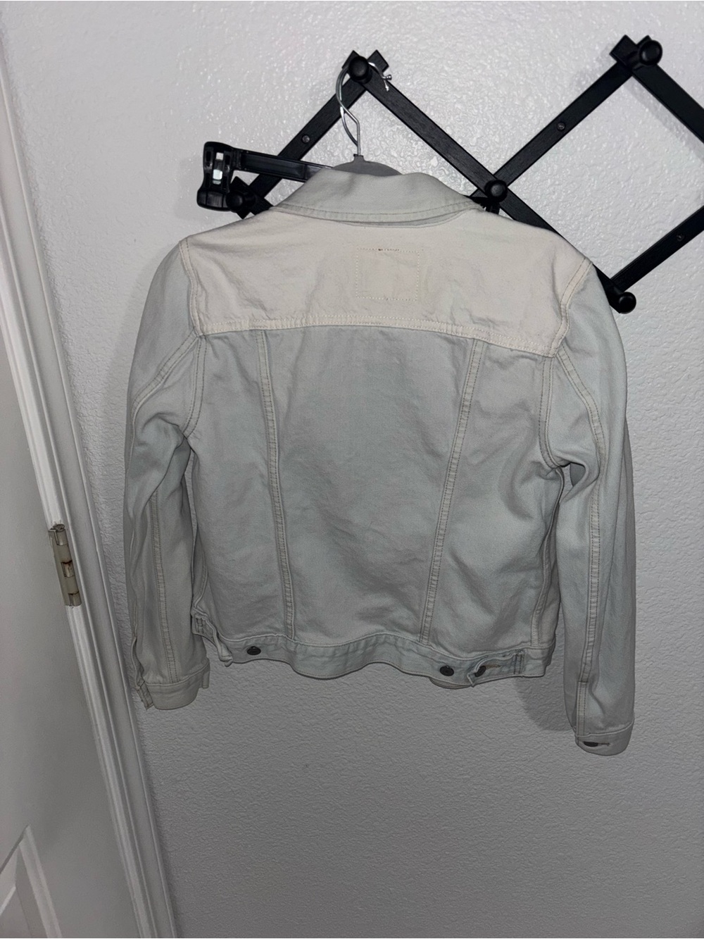 Levi's Off-White Denim Trucker Jacket large - Picture 3 of 3